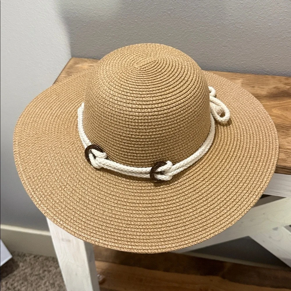 Cupshe Tropical Sail Straw Hat with a white rope band and round details - Picture 7 of 7